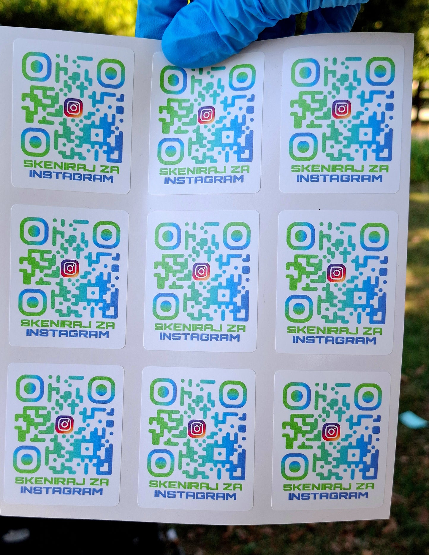 "100" QR KOD - STIKERA